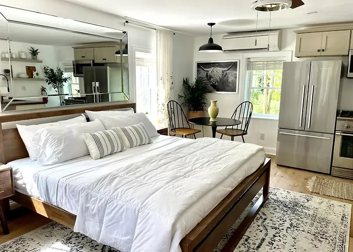 Buttonwood Hotel 1 - Boutique Accommodations